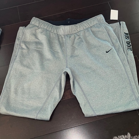 Nike Therma fit Pants - Nike Therma Fit Womens Medium Fleece Training Joggers Gray zippers on bottom.